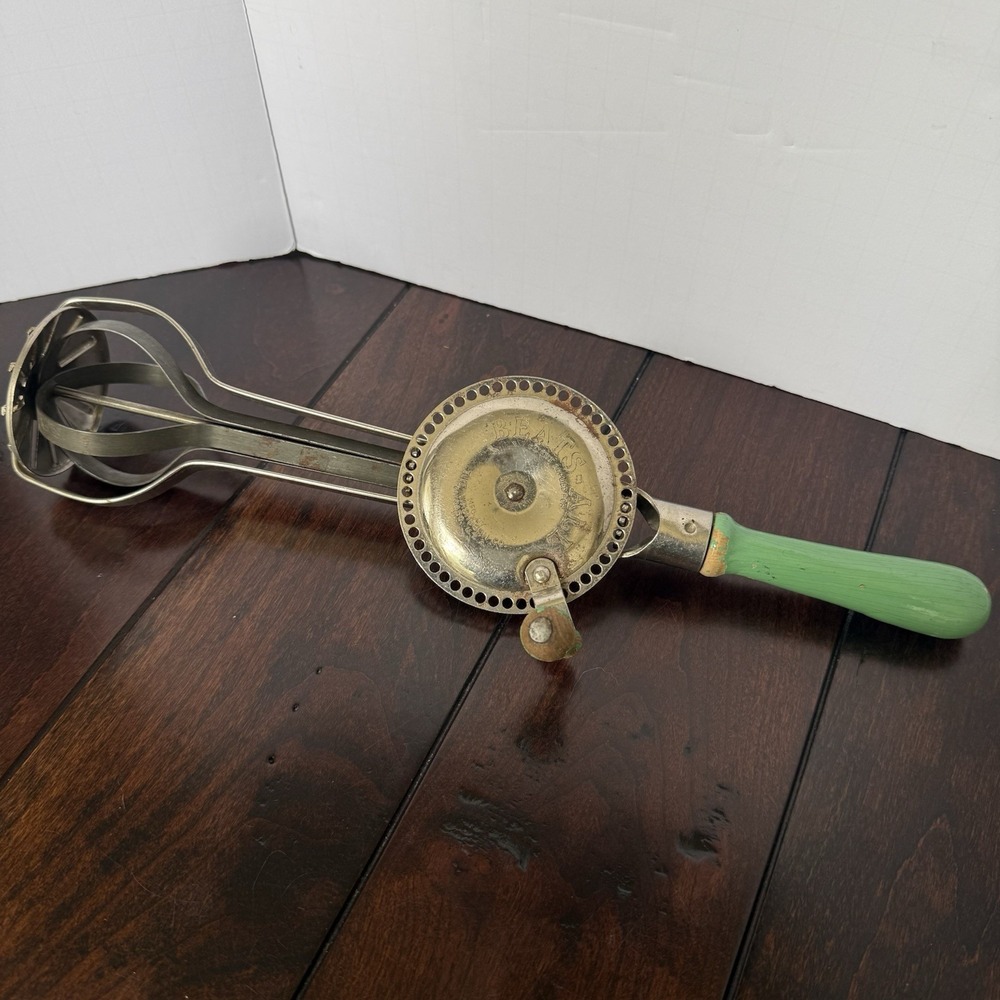 Vintage Beats-All Rustic Green‎ Wood Handle Egg Beater Hand Mixer Farm Decor